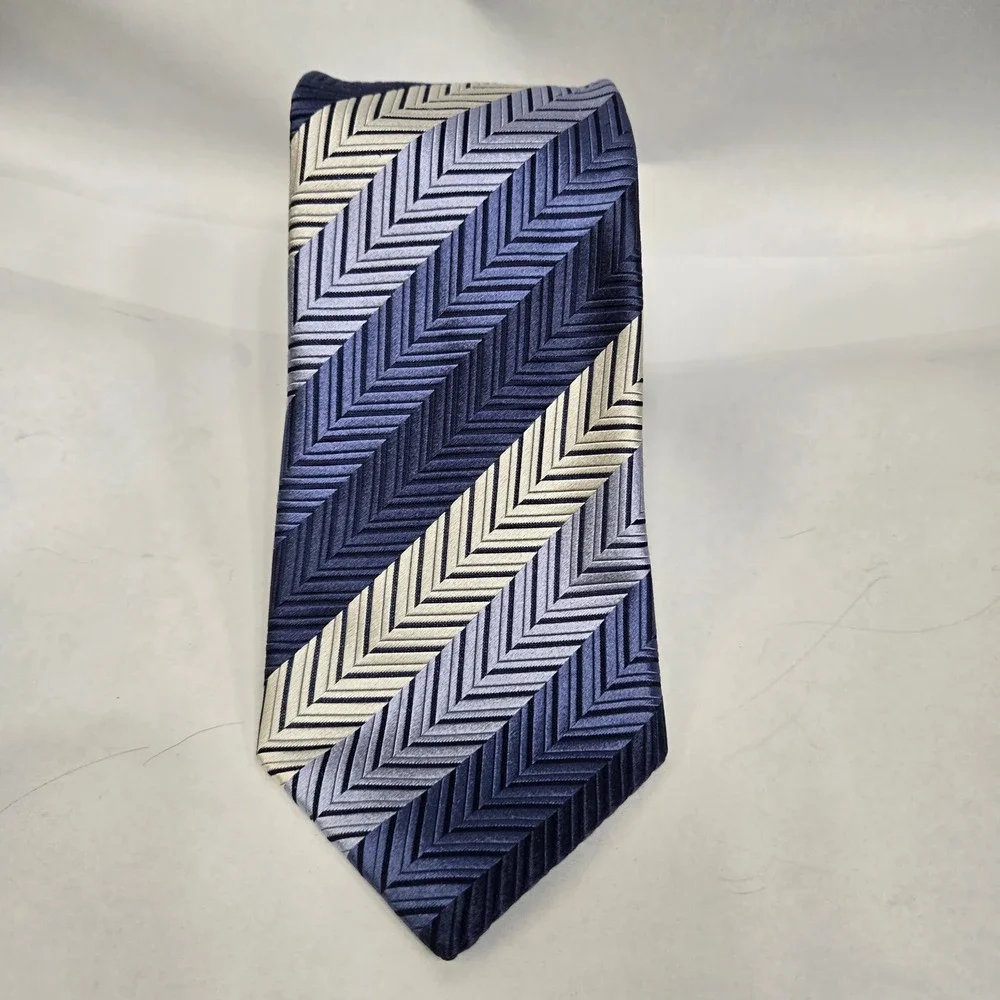 Canali Blue Silver Chevron Herringbone Silk Tie Made in Italy Mens Necktie